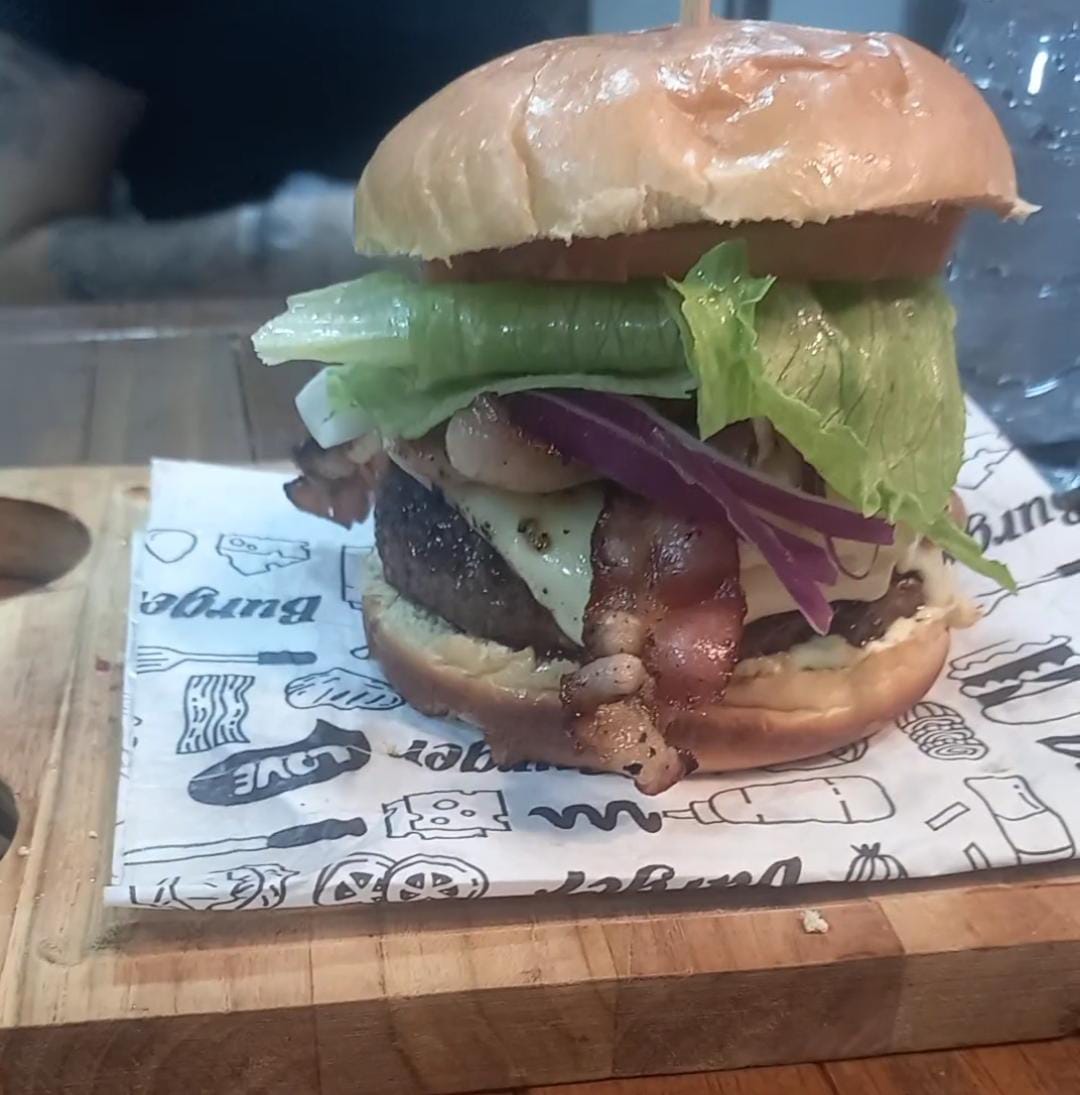 Steak Legend Burger Maná​